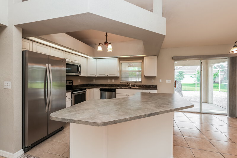 2,475/Mo, 1427 SE 12th St Cape Coral, FL 33990 Kitchen View 4