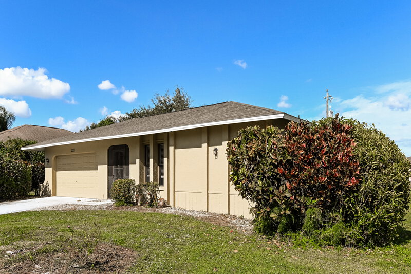 1,730/Mo, 2123 SE 3rd St Cape Coral, FL 33990 Front View