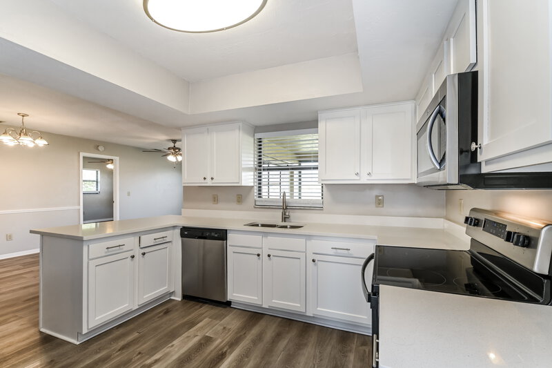 1,730/Mo, 2123 SE 3rd St Cape Coral, FL 33990 Kitchen View 2