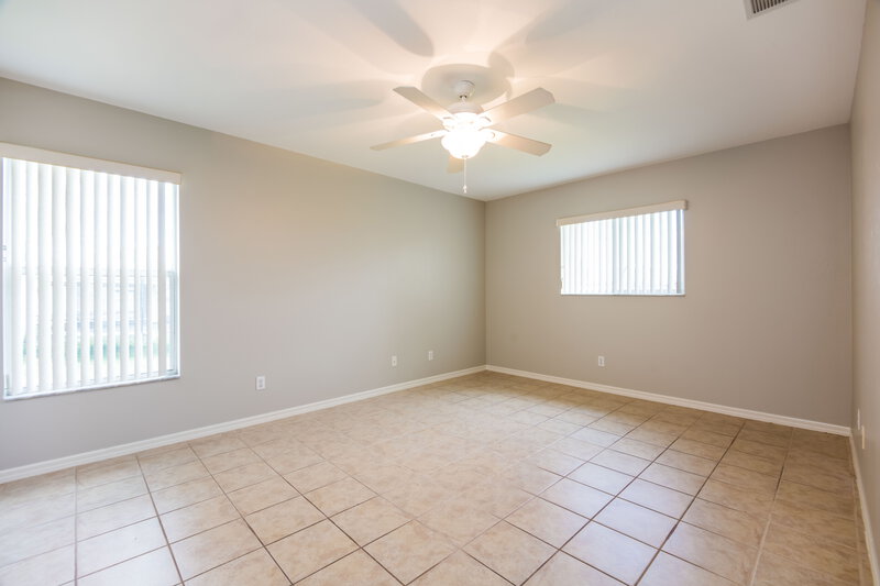 2,295/Mo, 103 SW 19th Ln Cape Coral, FL 33991 Master Bedroom View