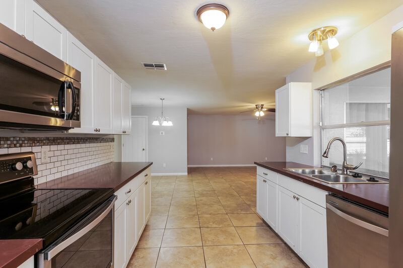 1,710/Mo, 324 SE 17th Pl Cape Coral, FL 33990 Kitchen View 2