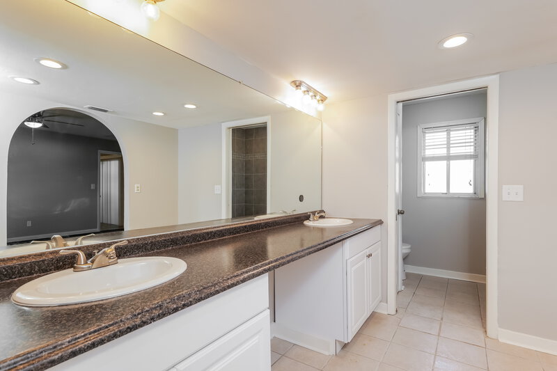 1,710/Mo, 324 SE 17th Pl Cape Coral, FL 33990 Main Bathroom View