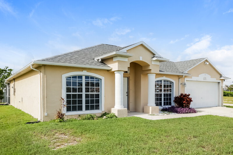 2,530/Mo, 1103 SW 40th Ter Cape Coral, FL 33914 Front View