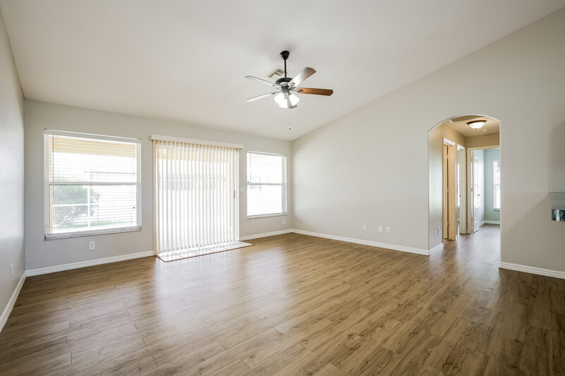 2,530/Mo, 1103 SW 40th Ter Cape Coral, FL 33914 Living Room View