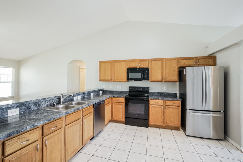2,530/Mo, 1103 SW 40th Ter Cape Coral, FL 33914 Kitchen View