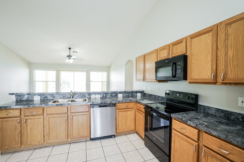 2,530/Mo, 1103 SW 40th Ter Cape Coral, FL 33914 Kitchen View 2