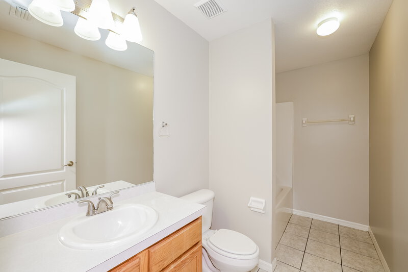 2,530/Mo, 1103 SW 40th Ter Cape Coral, FL 33914 Bathroom View
