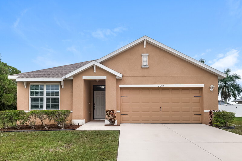 1,805/Mo, 2002 SE 12th St Cape Coral, FL 33990 External View