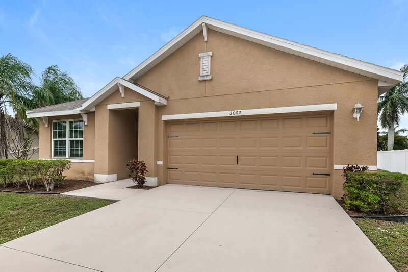 1,805/Mo, 2002 SE 12th St Cape Coral, FL 33990 Front View