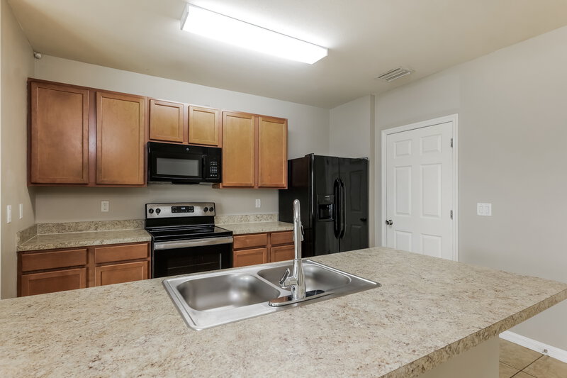 1,805/Mo, 2002 SE 12th St Cape Coral, FL 33990 Kitchen View