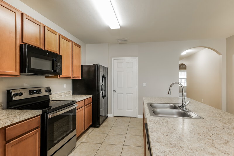 1,805/Mo, 2002 SE 12th St Cape Coral, FL 33990 Kitchen View 2