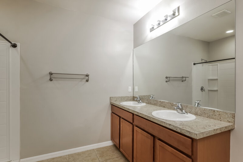 1,805/Mo, 2002 SE 12th St Cape Coral, FL 33990 Main Bathroom View