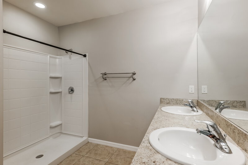 1,805/Mo, 2002 SE 12th St Cape Coral, FL 33990 Main Bathroom View 2