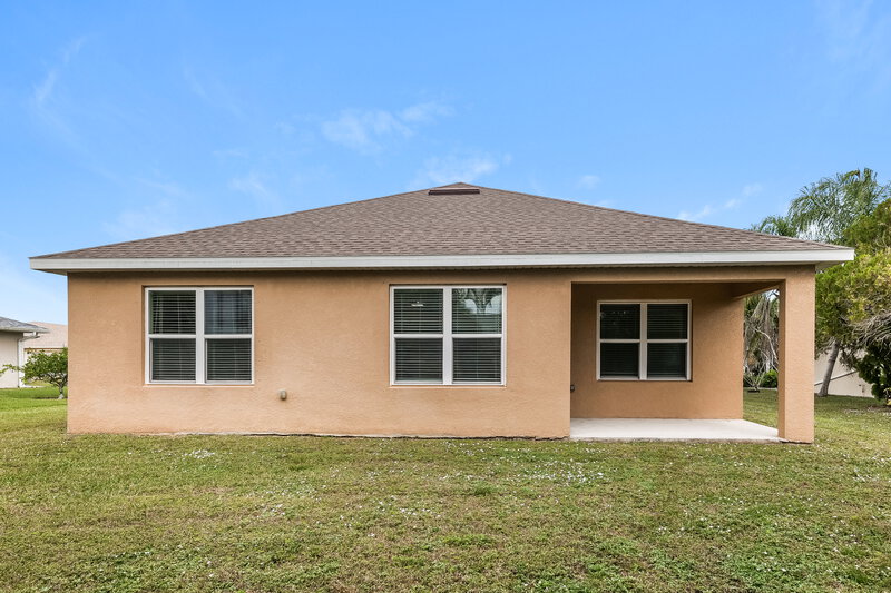 1,805/Mo, 2002 SE 12th St Cape Coral, FL 33990 Rear View