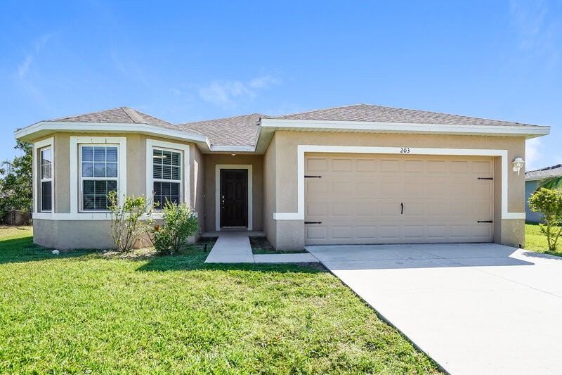 1,875/Mo, 203 NE 9th Ave Cape Coral, FL 33909 External View
