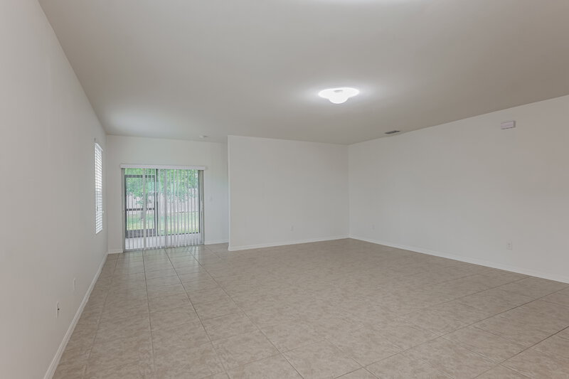 1,915/Mo, 203 NE 9th Ave Cape Coral, FL 33909 Living Room View