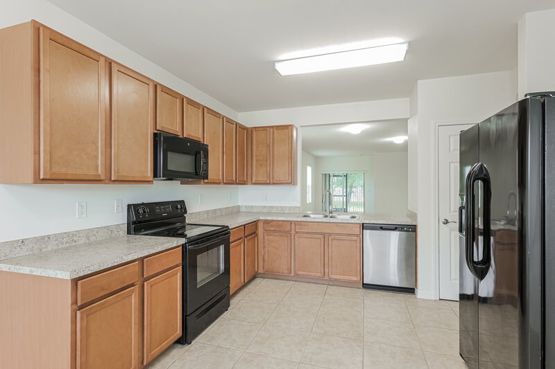 1,915/Mo, 203 NE 9th Ave Cape Coral, FL 33909 Kitchen View