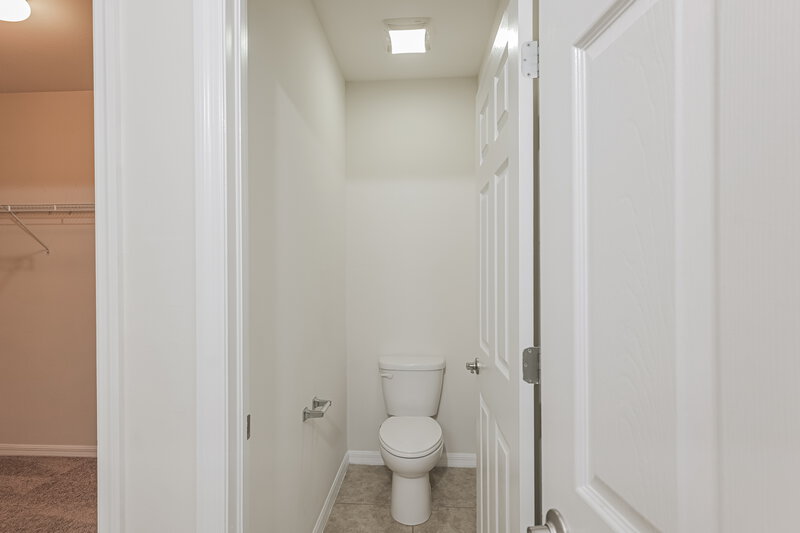 1,915/Mo, 203 NE 9th Ave Cape Coral, FL 33909 Main Bathroom View 2