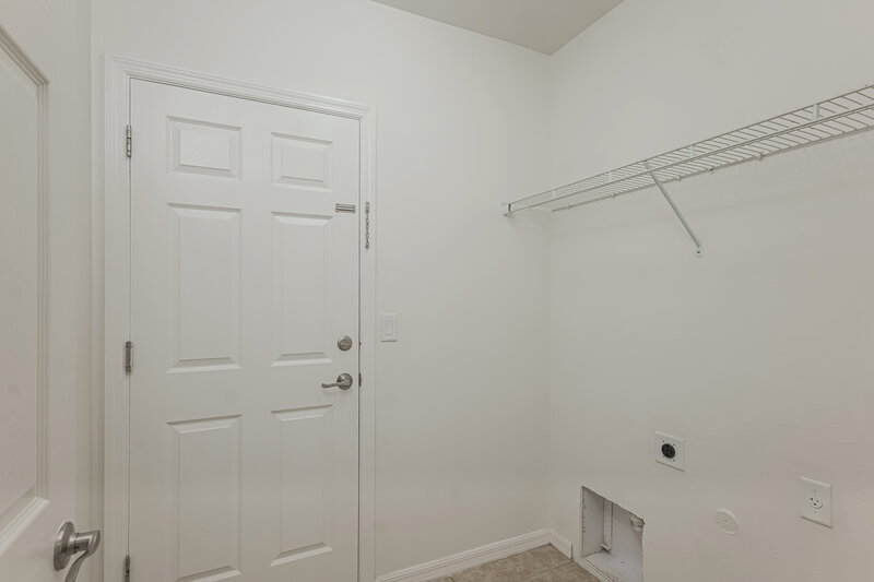 1,915/Mo, 203 NE 9th Ave Cape Coral, FL 33909 Walk In Closet View