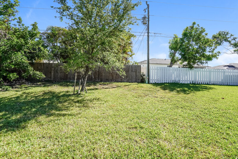 1,875/Mo, 203 NE 9th Ave Cape Coral, FL 33909 Misc View 16