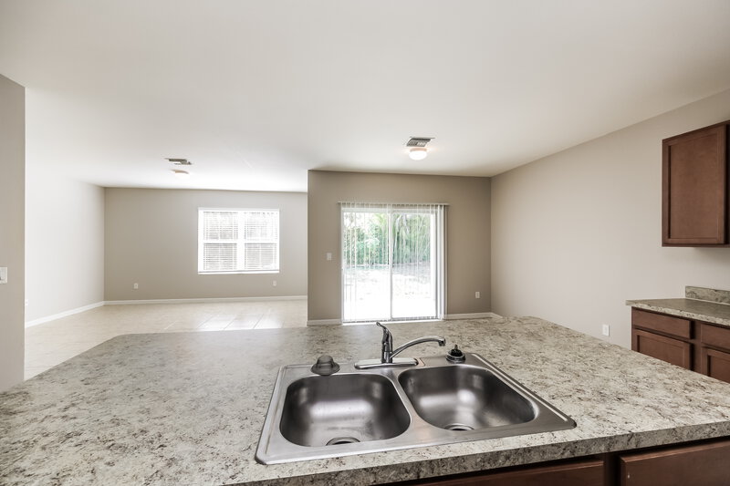 2,330/Mo, 4222 SW 13th Ave Cape Coral, FL 33914 Kitchen View