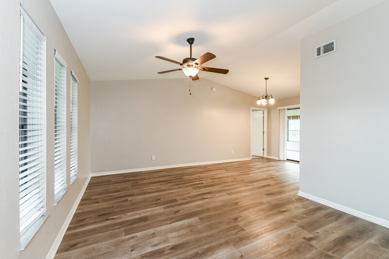 1,935/Mo, 2529 SW 15th Pl Cape Coral, FL 33914 Living Room View 2