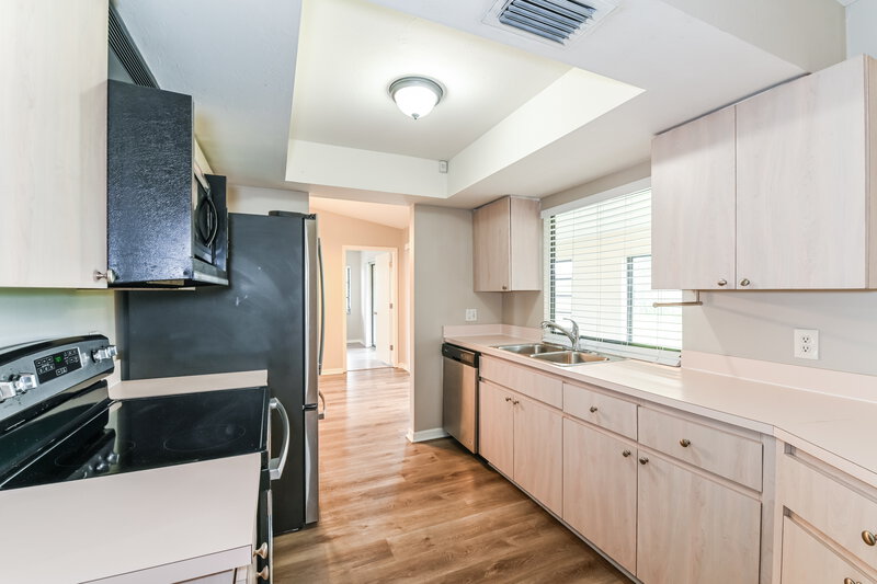 1,935/Mo, 2529 SW 15th Pl Cape Coral, FL 33914 Kitchen View