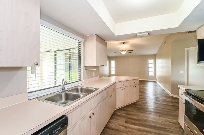 1,935/Mo, 2529 SW 15th Pl Cape Coral, FL 33914 Kitchen View 2