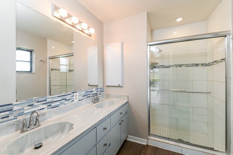 1,935/Mo, 2529 SW 15th Pl Cape Coral, FL 33914 Main Bathroom View