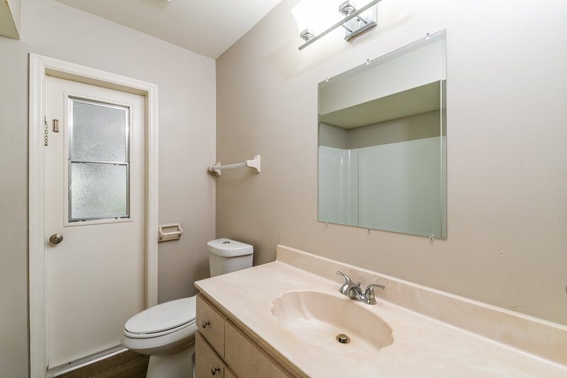 1,935/Mo, 2529 SW 15th Pl Cape Coral, FL 33914 Bathroom View