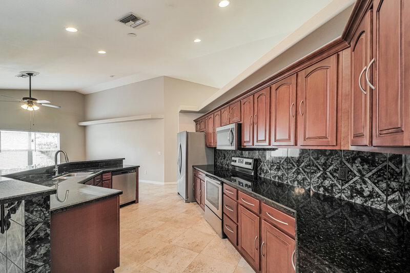 2,445/Mo, 433 SW 6th St Cape Coral, FL 33991 Kitchen View