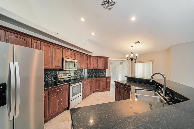2,445/Mo, 433 SW 6th St Cape Coral, FL 33991 Kitchen View 2