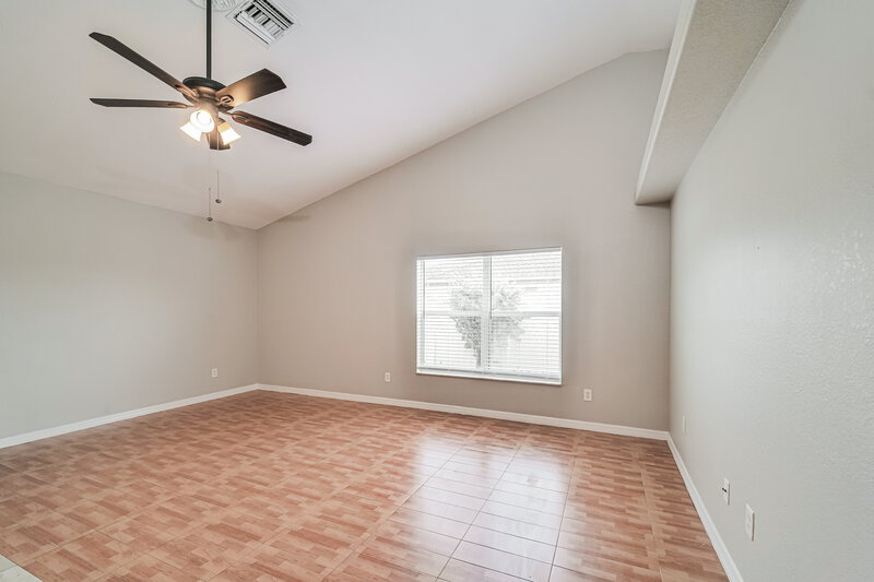 2,445/Mo, 433 SW 6th St Cape Coral, FL 33991 Family Room View