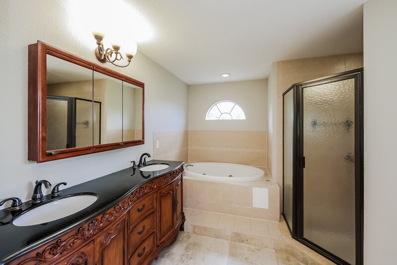 3,420/Mo, 433 SW 6th St Cape Coral, FL 33991 Main Bathroom View