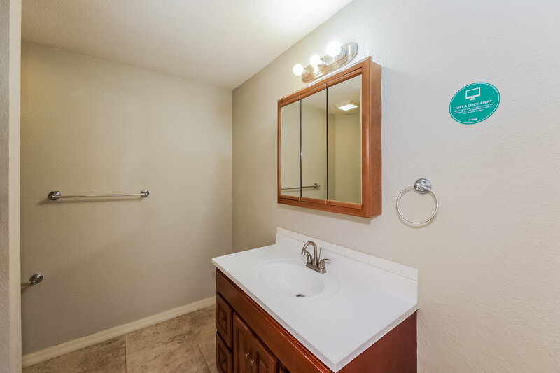 3,420/Mo, 433 SW 6th St Cape Coral, FL 33991 Bathroom View