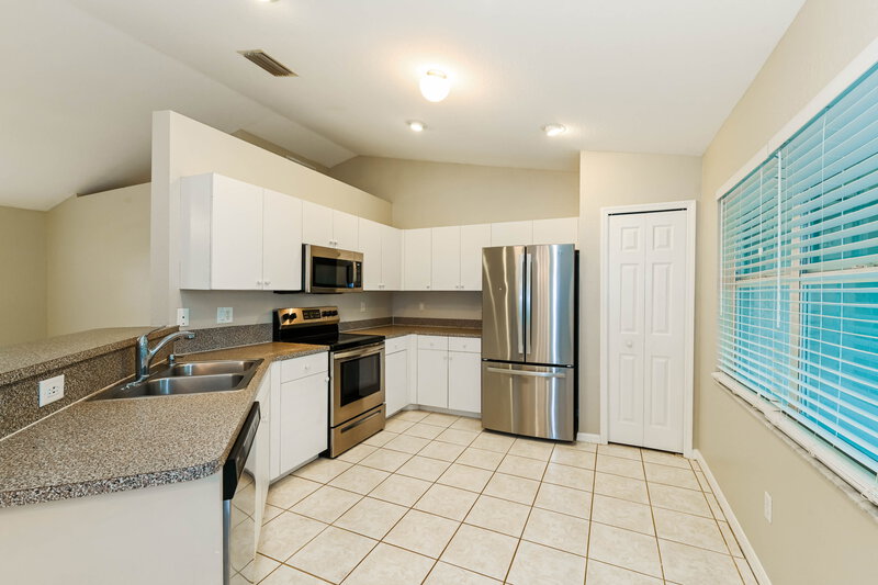 1,720/Mo, 1531 SE 42nd Ter Cape Coral, FL 33904 Kitchen View