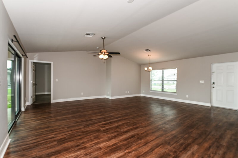 2,000/Mo, 2025 SW 32nd St Cape Coral, FL 33914 Living Room View 2