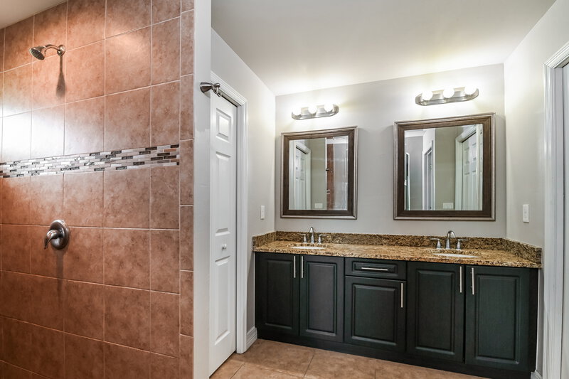 2,000/Mo, 2025 SW 32nd St Cape Coral, FL 33914 Main Bathroom View
