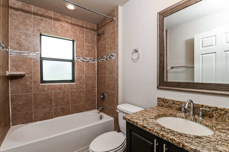 2,000/Mo, 2025 SW 32nd St Cape Coral, FL 33914 Bathroom View