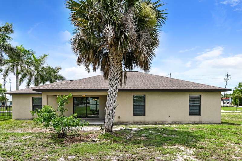 2,000/Mo, 2025 SW 32nd St Cape Coral, FL 33914 Rear View