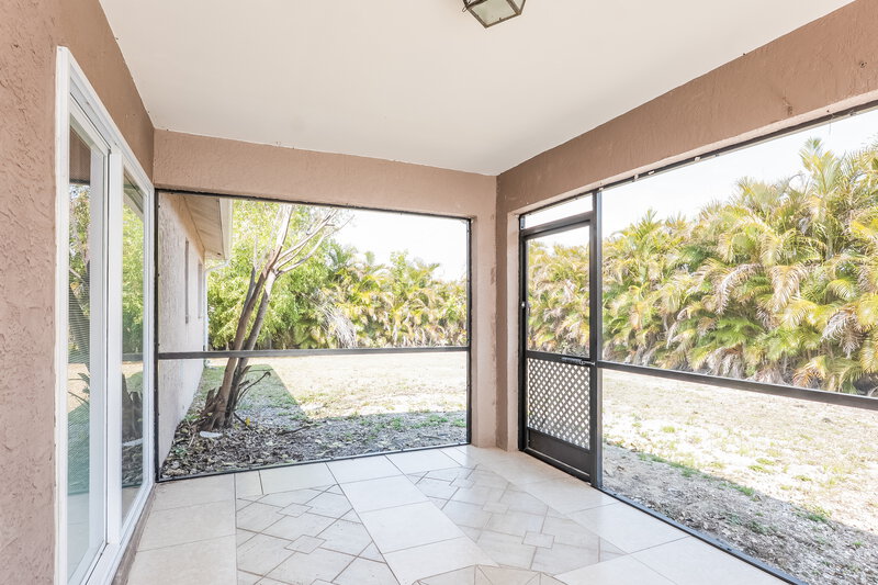 1,755/Mo, 811 SW 14th Pl Cape Coral, FL 33991 Screen Porch View