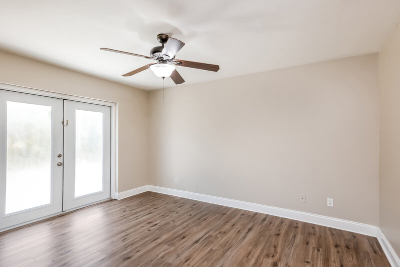 1,755/Mo, 811 SW 14th Pl Cape Coral, FL 33991 Main Bedroom View