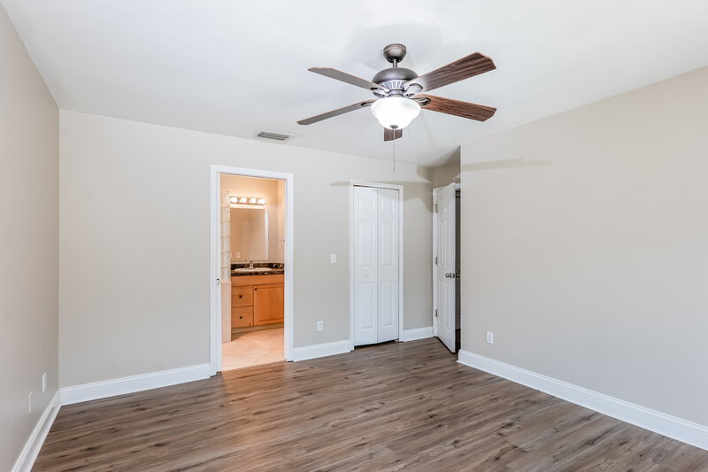 1,755/Mo, 811 SW 14th Pl Cape Coral, FL 33991 Main Bedroom View 2