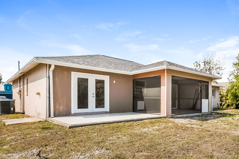 1,755/Mo, 811 SW 14th Pl Cape Coral, FL 33991 Rear View