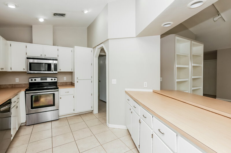 1,730/Mo, 2126 SW 14th Ave Cape Coral, FL 33991 Kitchen View