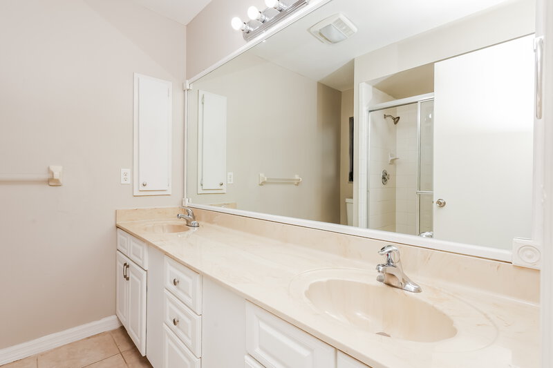 1,730/Mo, 2126 SW 14th Ave Cape Coral, FL 33991 Main Bathroom View