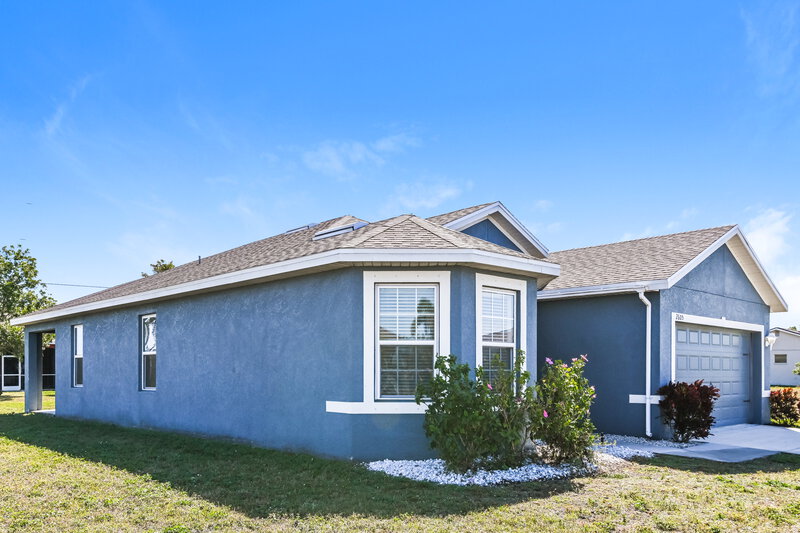 2,160/Mo, 2605 SE 4th Ave Cape Coral, FL 33904 Front View