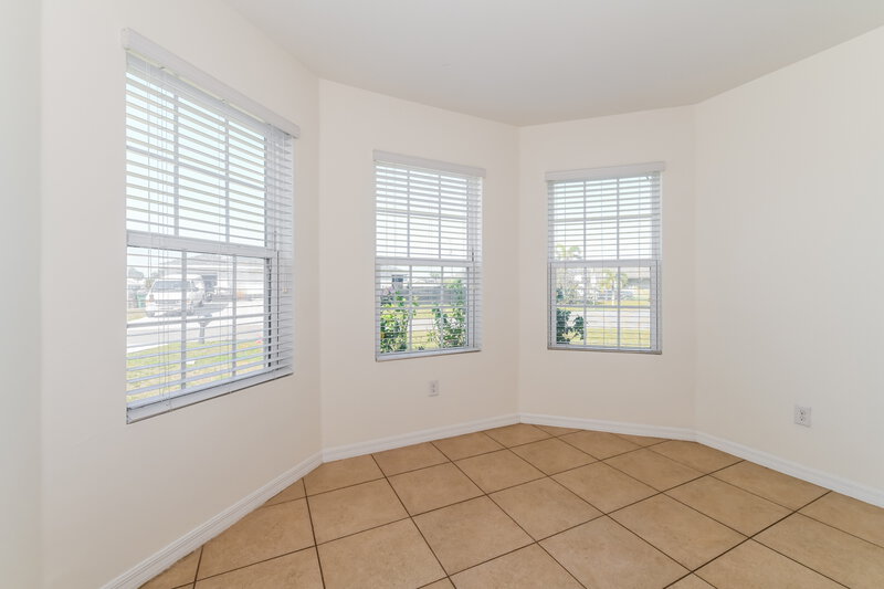 2,160/Mo, 2605 SE 4th Ave Cape Coral, FL 33904 Dining Room View
