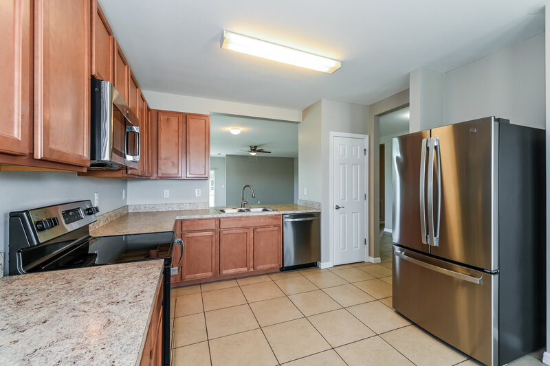 1,685/Mo, 2605 SE 4th Ave Cape Coral, FL 33904 Kitchen View