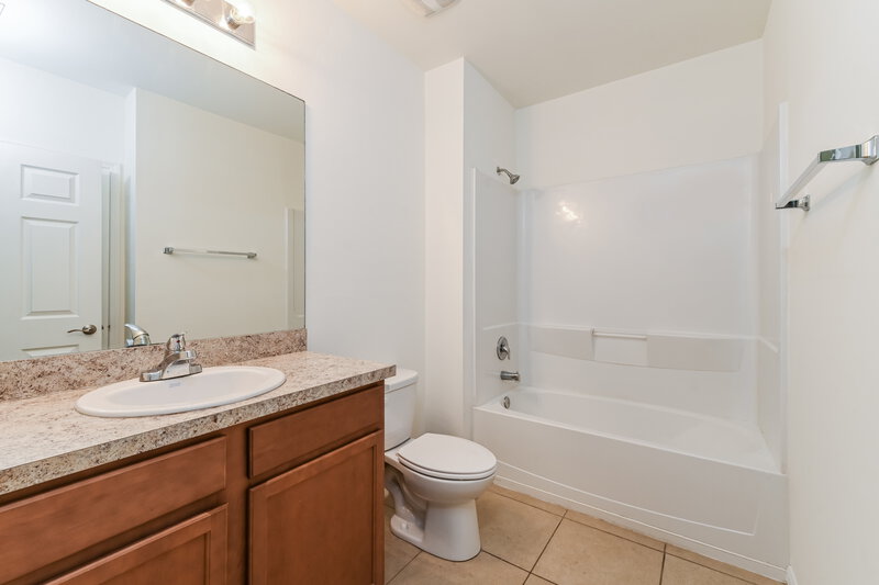 2,160/Mo, 2605 SE 4th Ave Cape Coral, FL 33904 Bathroom View